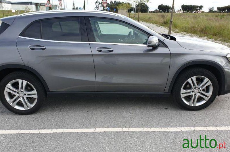 2017' Mercedes-Benz Gla-220 4Matic photo #4