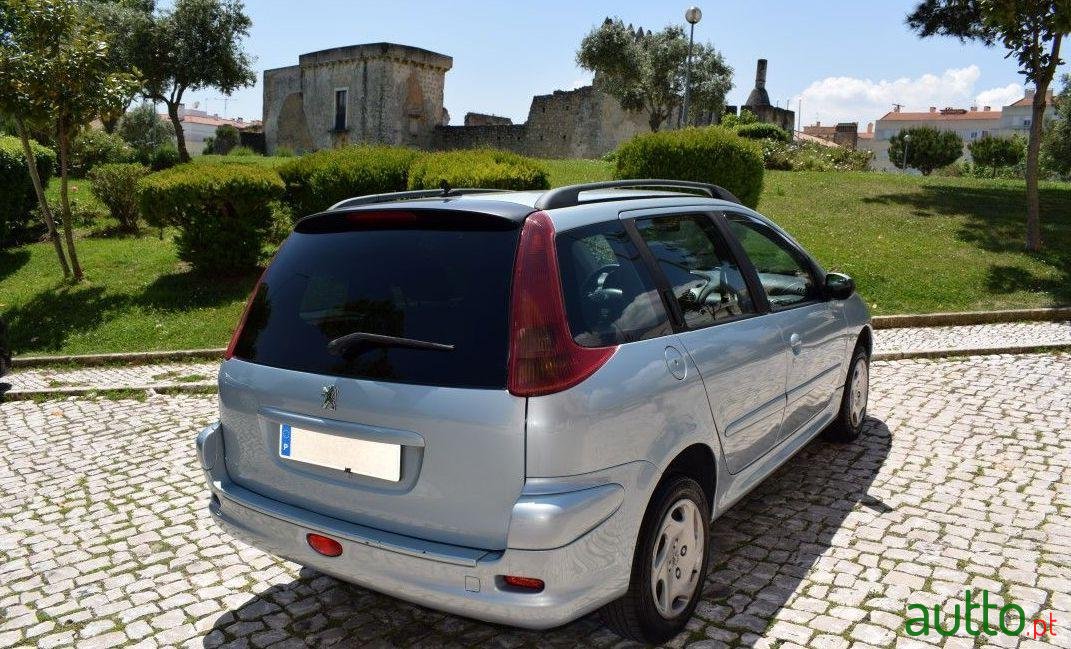 2004' Peugeot 206 Sw photo #1