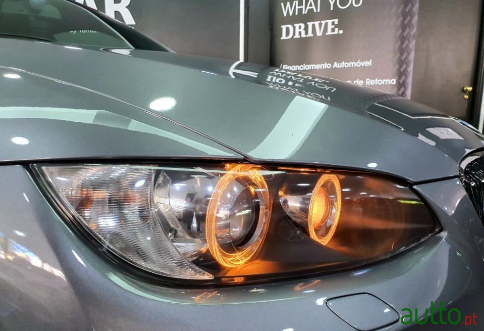 2009' BMW 320 photo #4