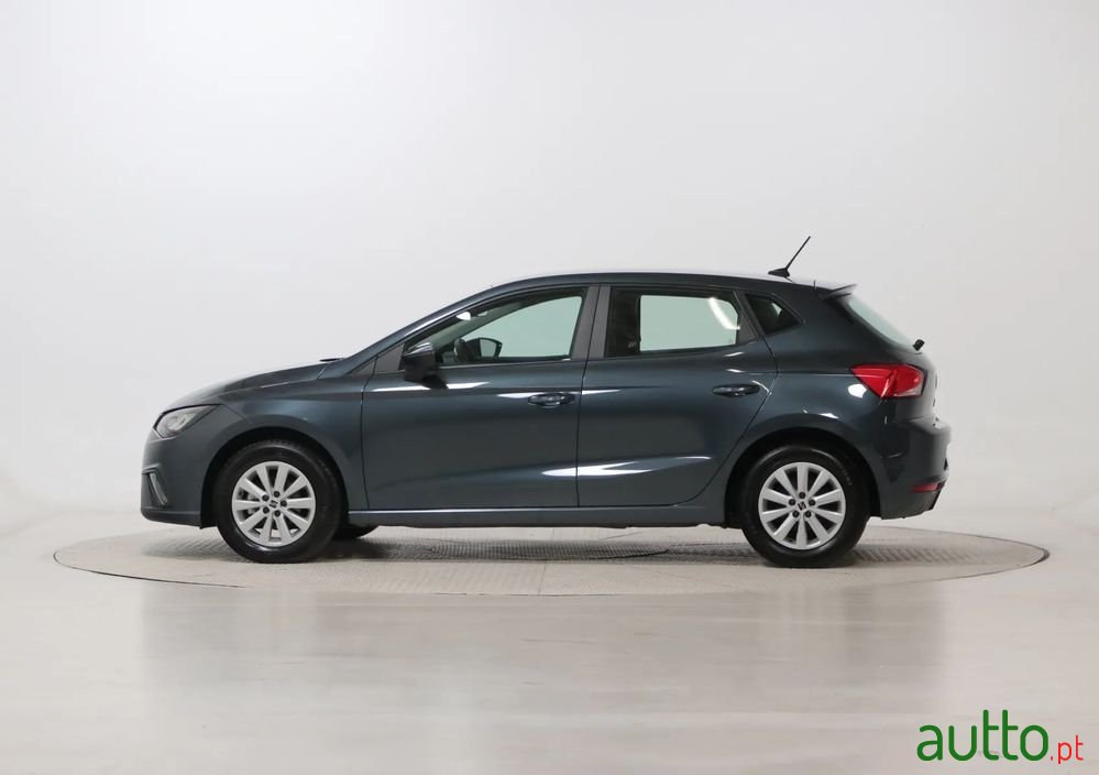 2022' SEAT Ibiza 1.0 Tsi Style photo #3