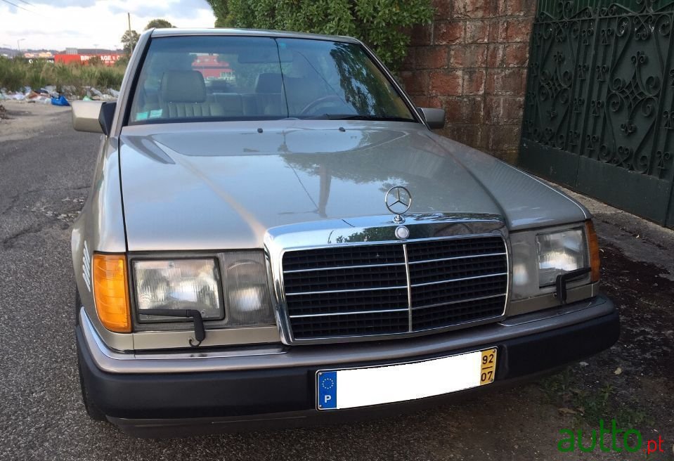 1992' Mercedes-Benz 300 photo #3