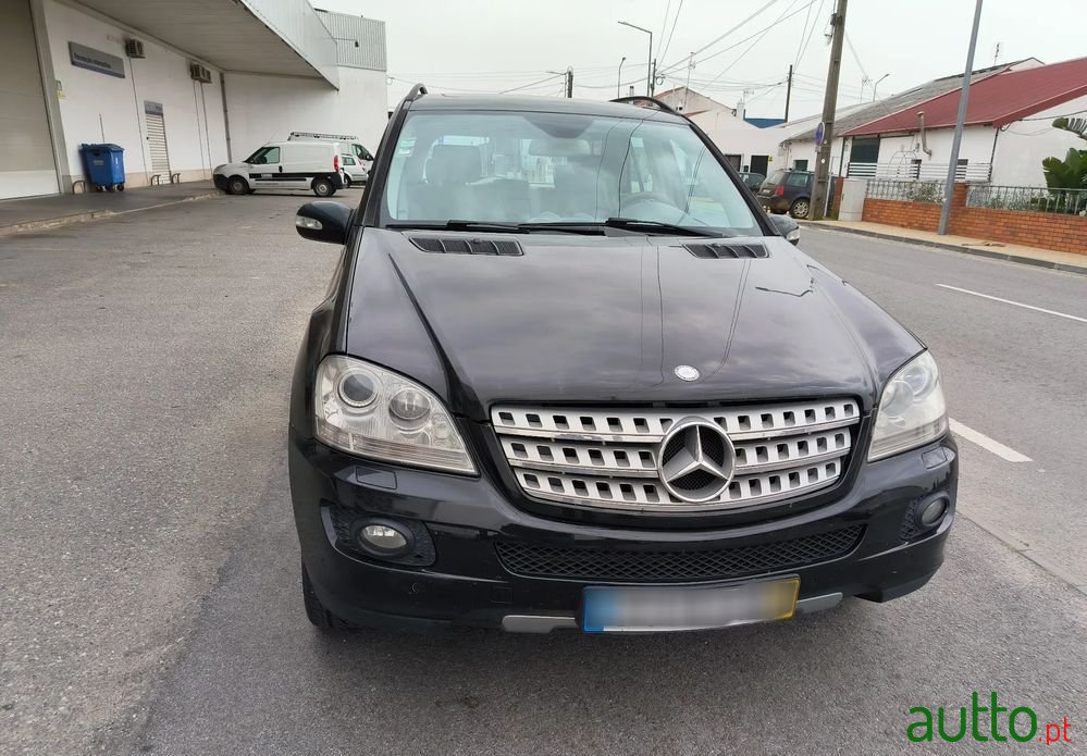 2007' Mercedes-Benz 320 photo #2