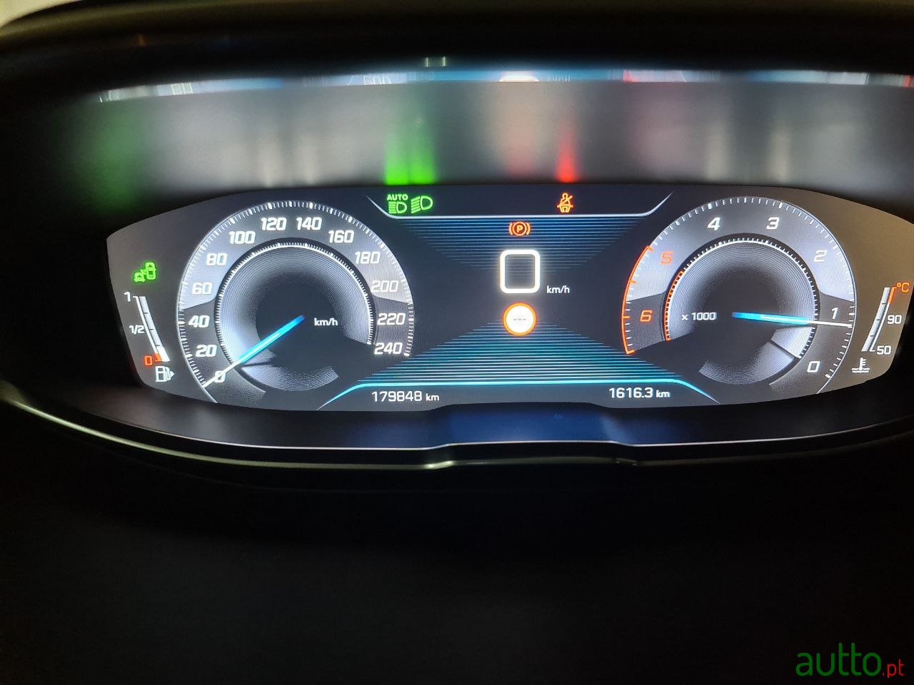 2018' Peugeot 5008 photo #7