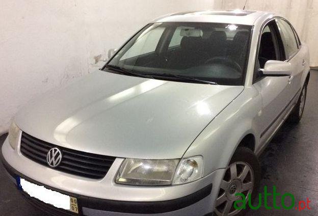 2000' Volkswagen Passat photo #1