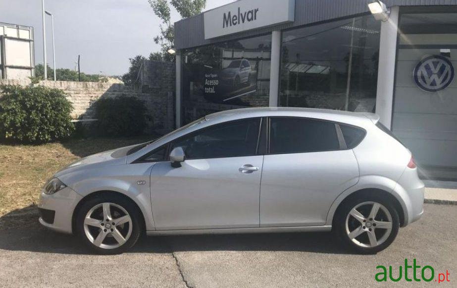 2010' SEAT Leon photo #1