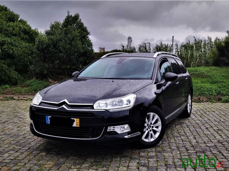 2011' Citroen C5 Tourer photo #2