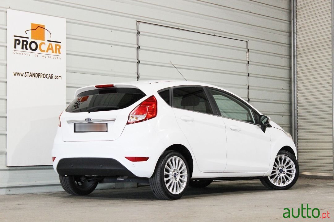 2013' Ford Fiesta photo #1