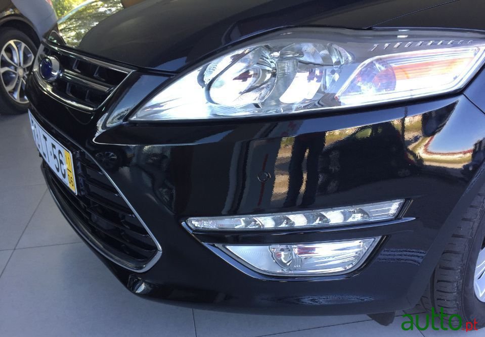 2011' Ford Mondeo Sw photo #5