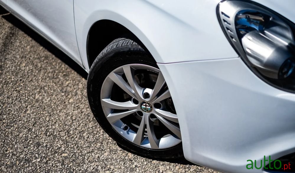 2018' Alfa Romeo Giulietta photo #2