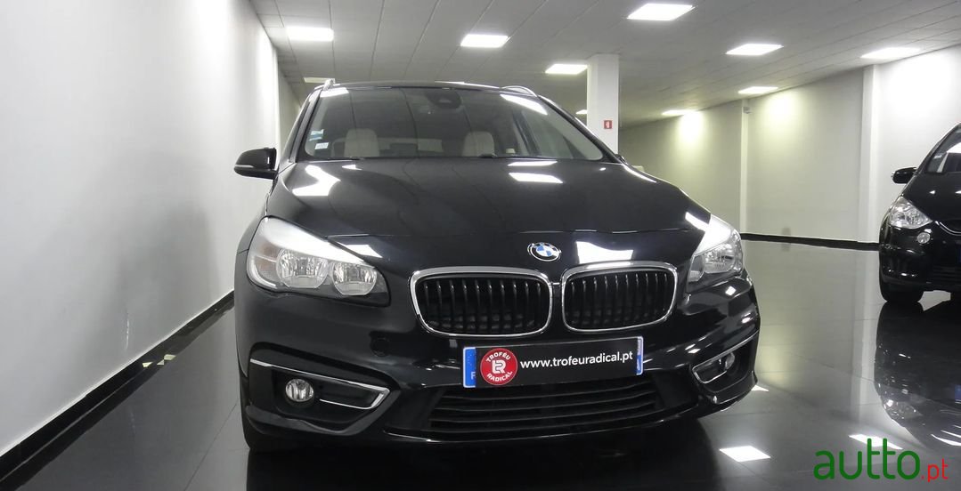 2016' BMW 216 Gran Tourer photo #3