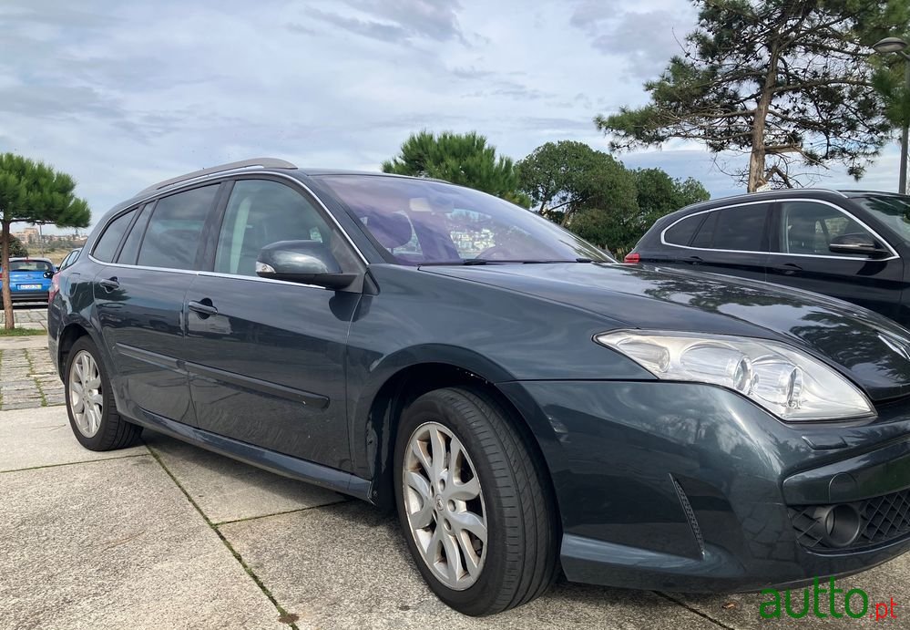 2009' Renault Laguna Break photo #4