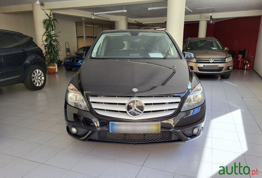 2014' Mercedes-Benz B 180 Cdi Urban photo #2