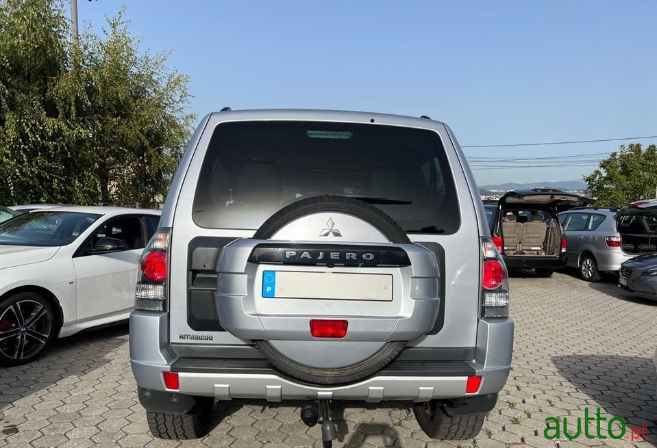 2014' Mitsubishi Pajero photo #6