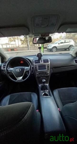 2012' Toyota Avensis photo #3