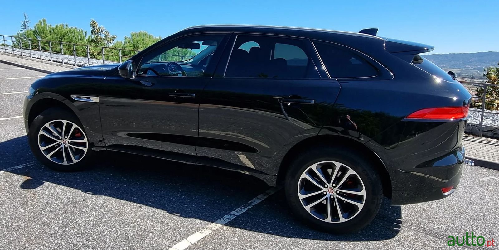 2017' Jaguar F-Pace photo #6