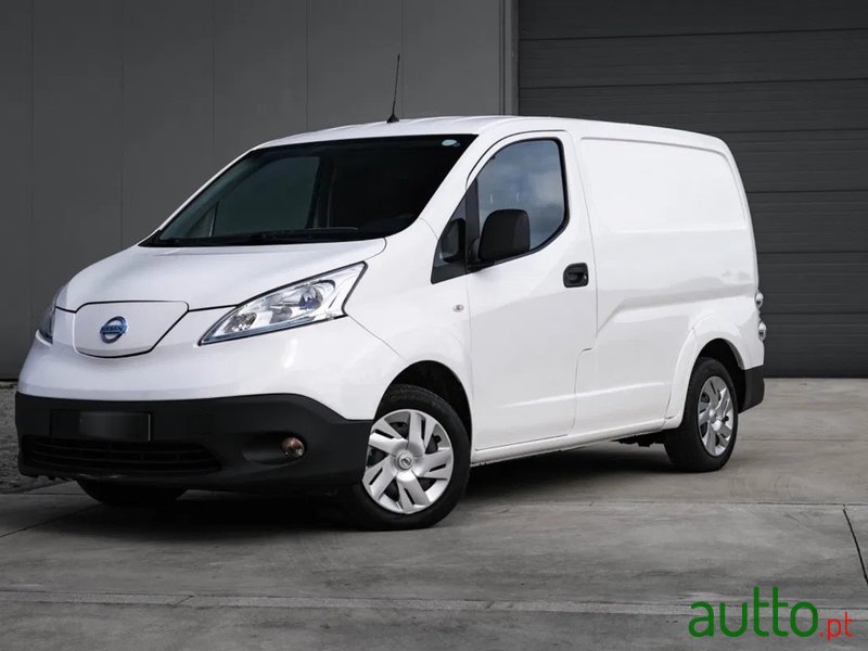 2009' Nissan NV 200 photo #1