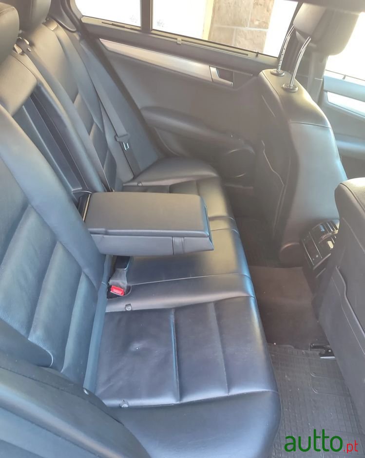 2011' Mercedes-Benz Classe C photo #4