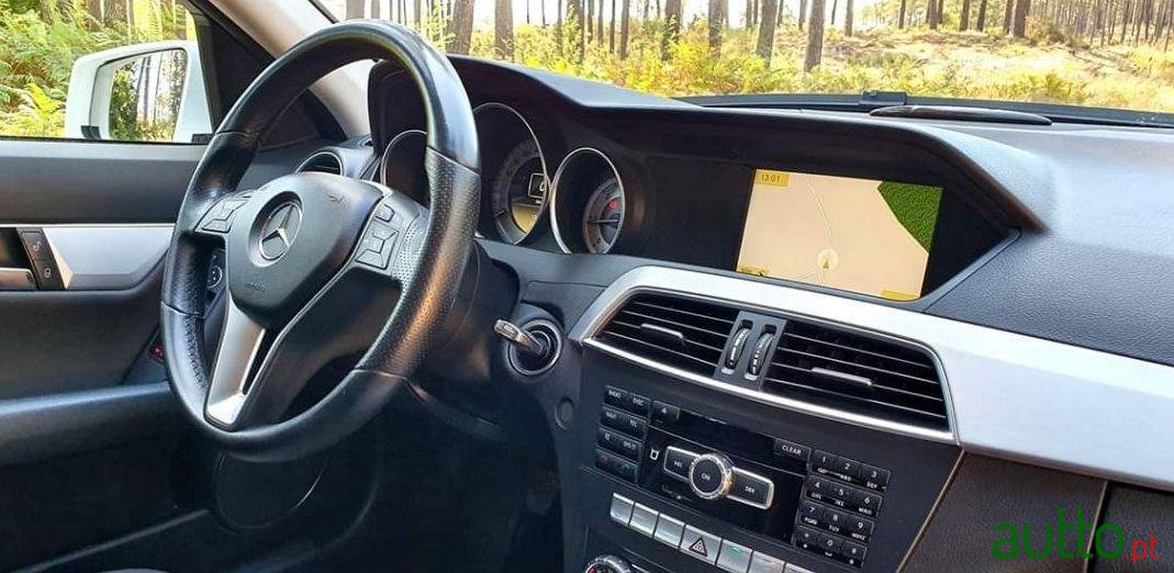 2011' Mercedes-Benz C-220 Avantgard photo #3