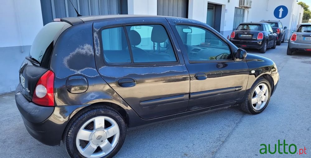 2004' Renault Clio photo #2