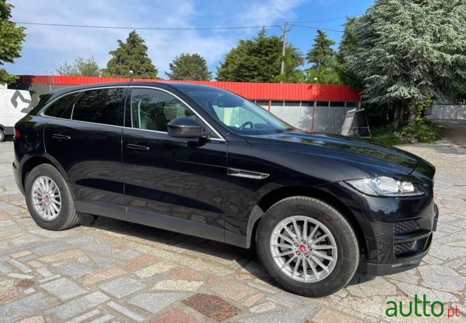 2016' Jaguar F-Pace photo #2