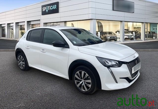 2023' Peugeot e-208 photo #3