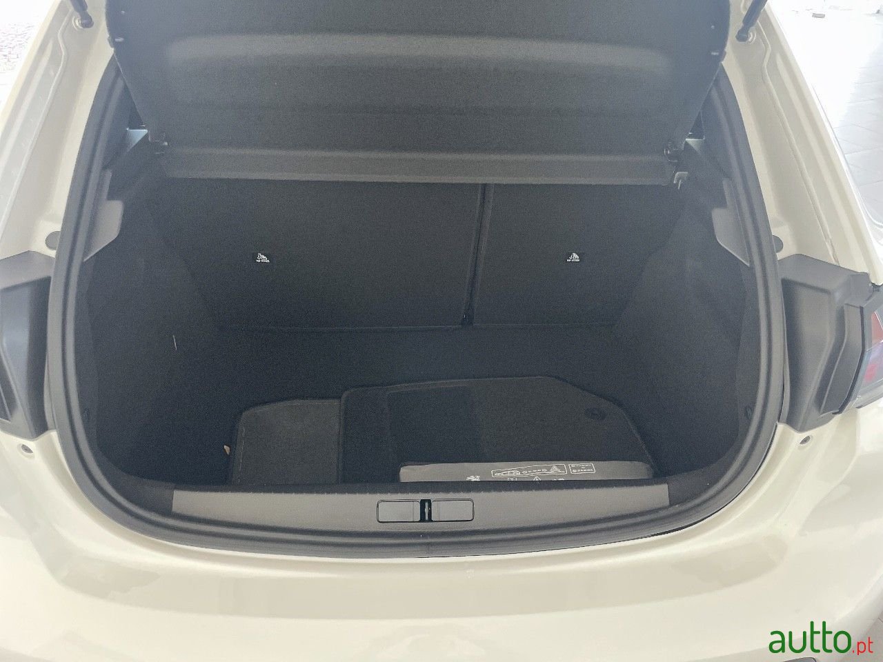 2021' Peugeot 208 photo #6