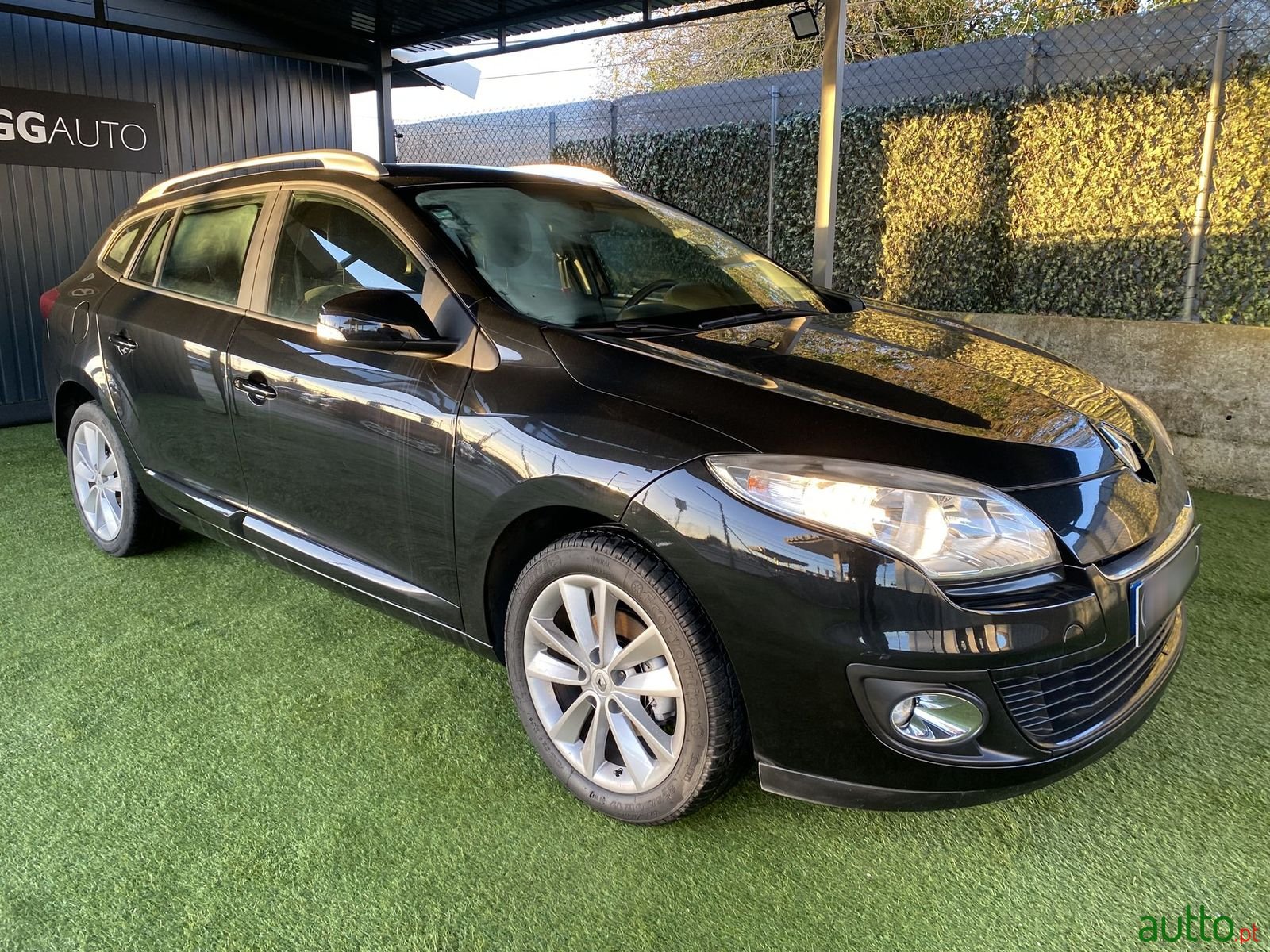 2013' Renault Megane Sport Tourer photo #1