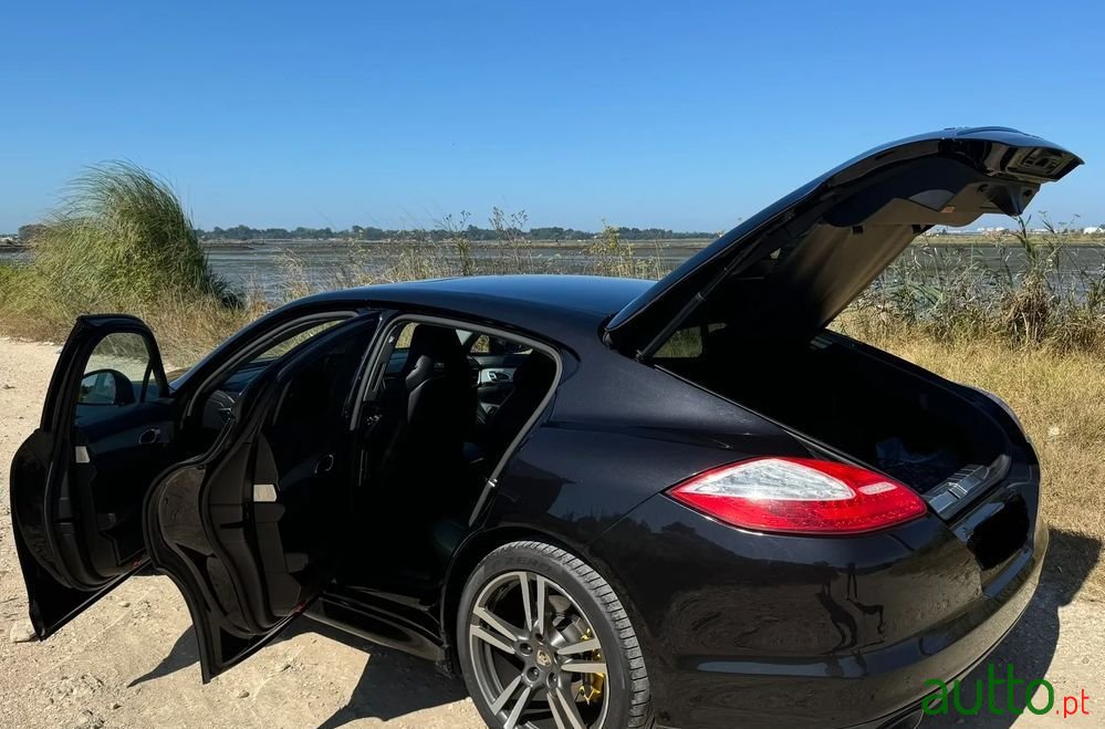 2011' Porsche Panamera Diesel photo #4