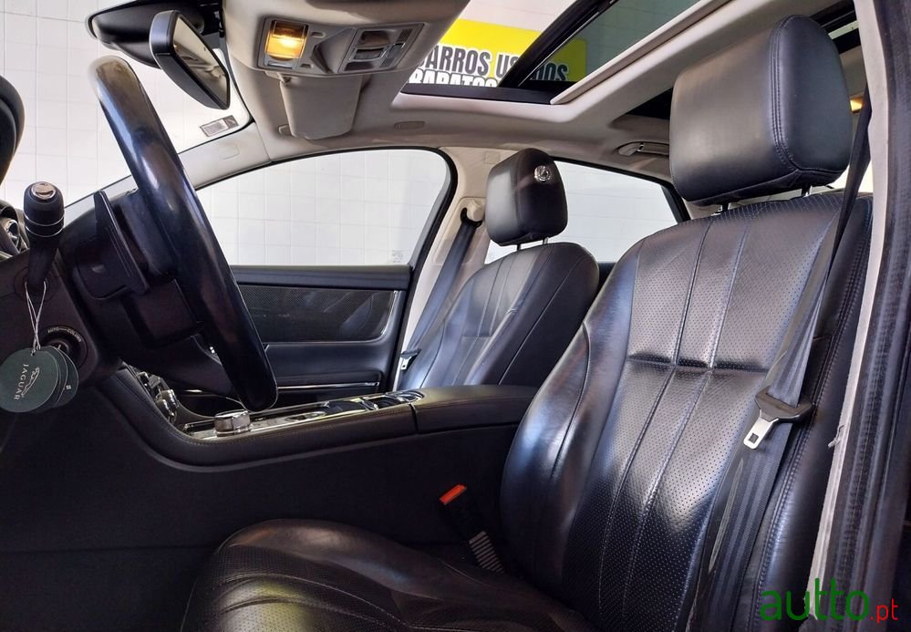 2012' Jaguar XJ photo #4