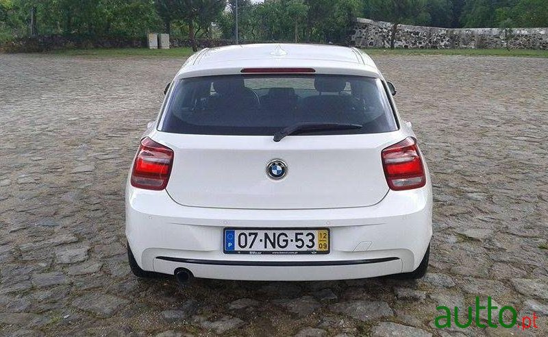 2012' BMW 116 Efficient Dynamics photo #2