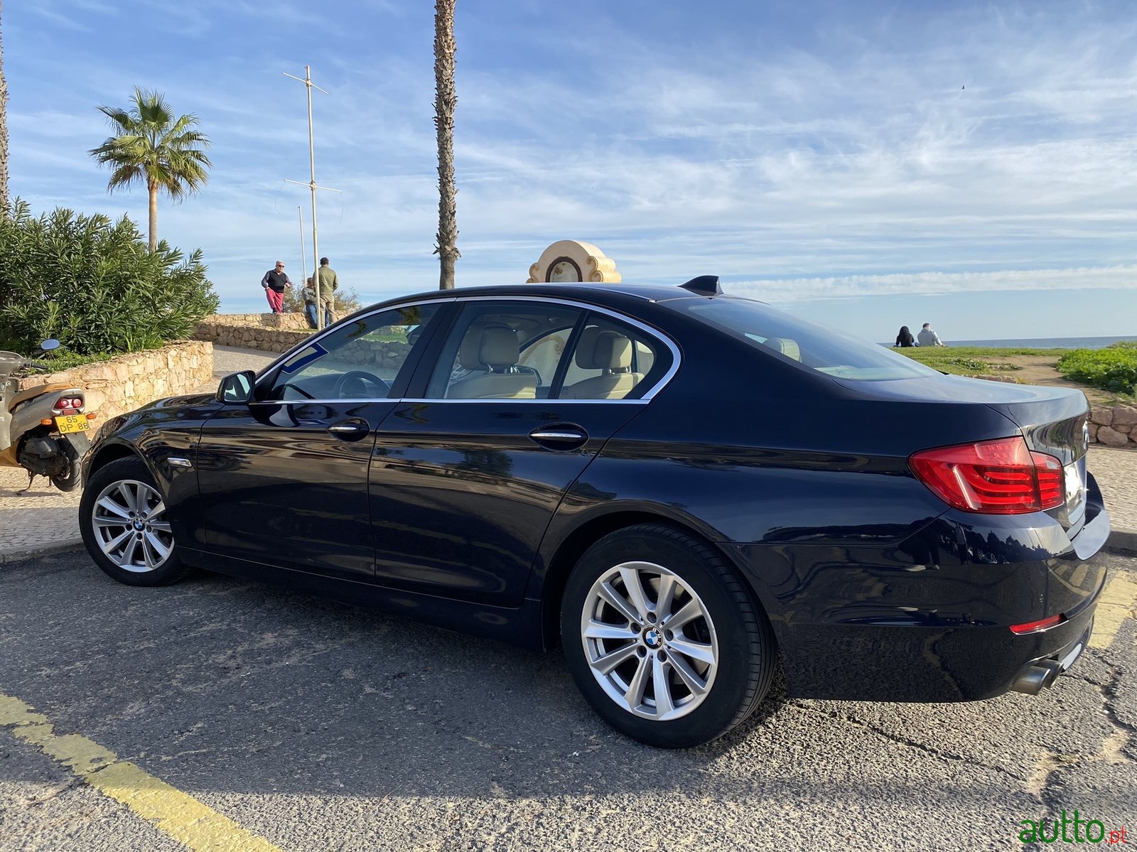 2012' BMW 520 photo #2