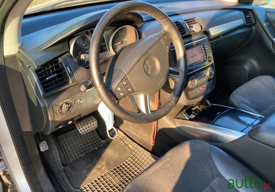 2006' Mercedes-Benz R-320 photo #6