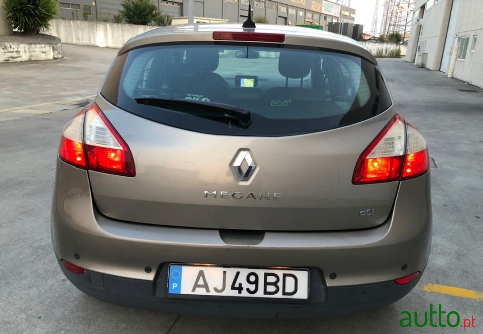2010' Renault Megane photo #5