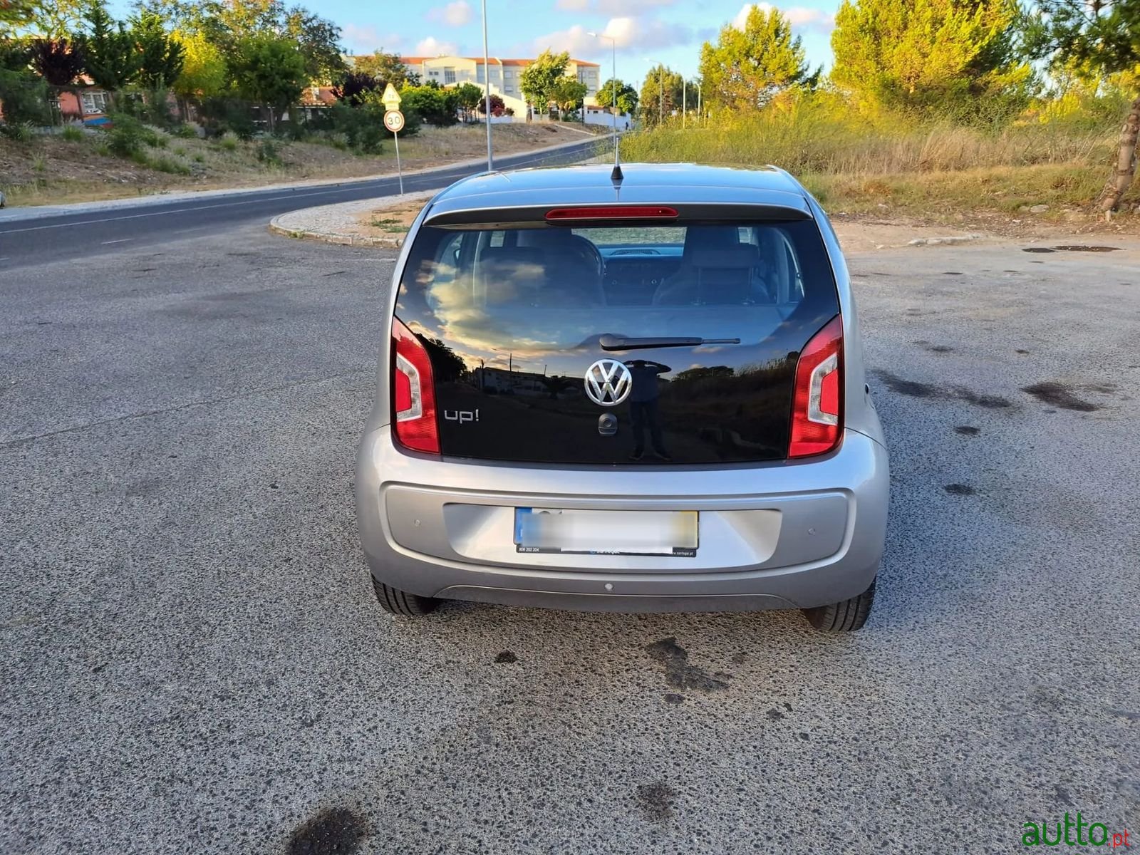 2013' Volkswagen Up photo #3