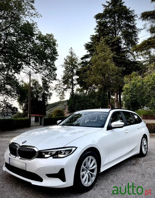 2019' BMW 318 photo #1