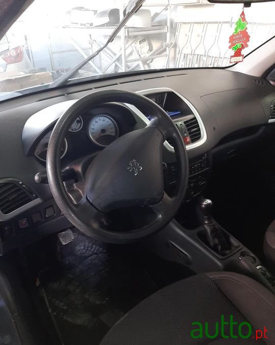 2011' Peugeot 206 Plus photo #2