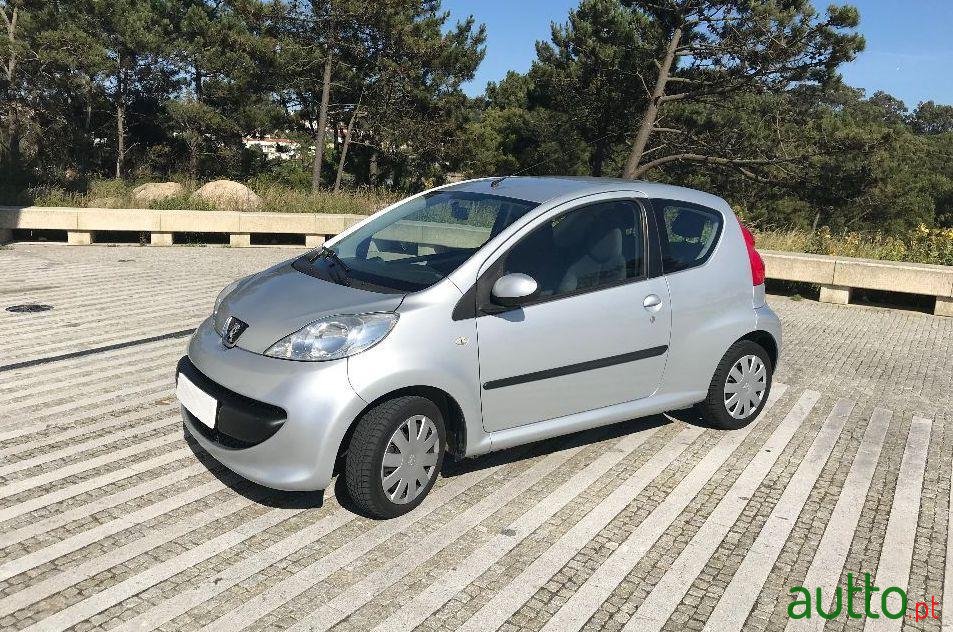 2007' Peugeot 107 Trendy photo #1