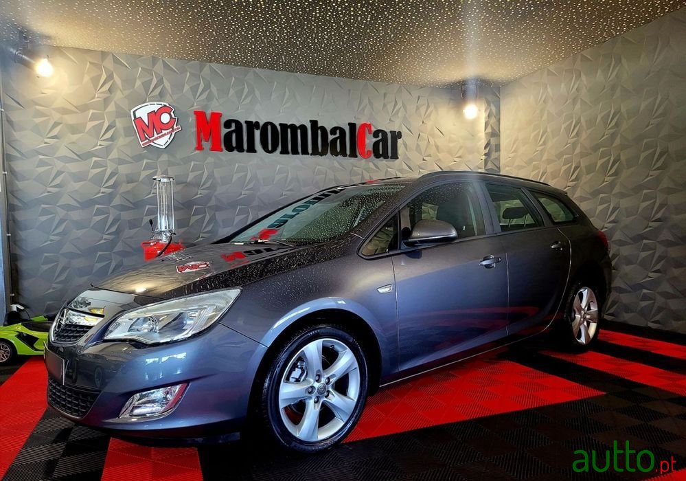 2011' Opel Astra Sports Tourer photo #1