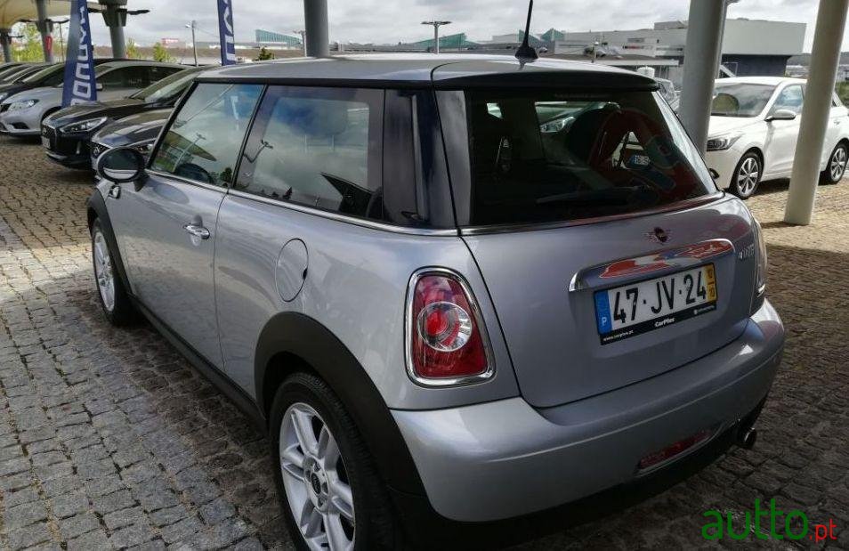 2010' MINI Cooper Cooper Auto photo #1