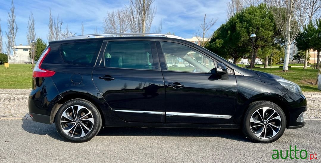 2015' Renault Grand Scenic photo #3