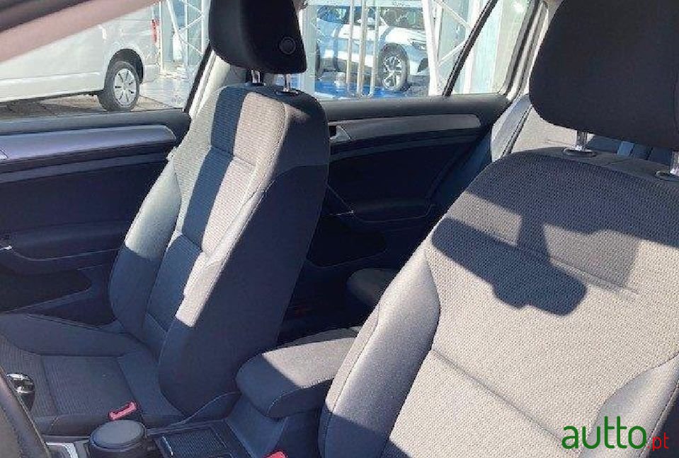 2016' Volkswagen Golf Variant photo #3