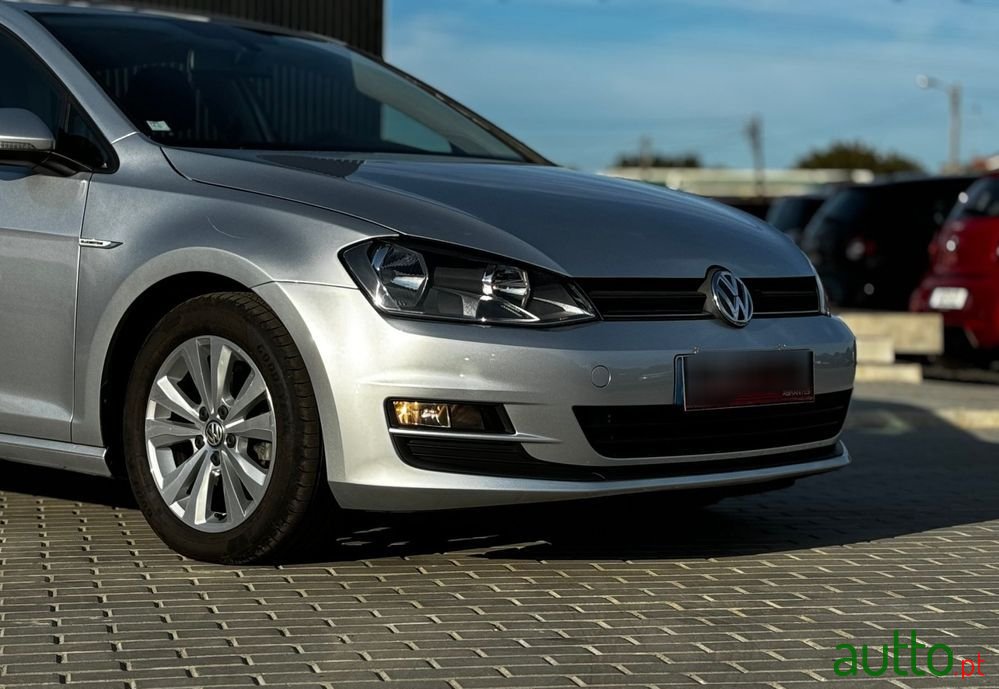 2015' Volkswagen Golf photo #2