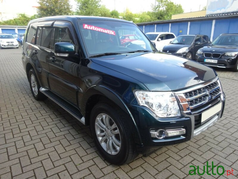 2016' Mitsubishi Pajero photo #1