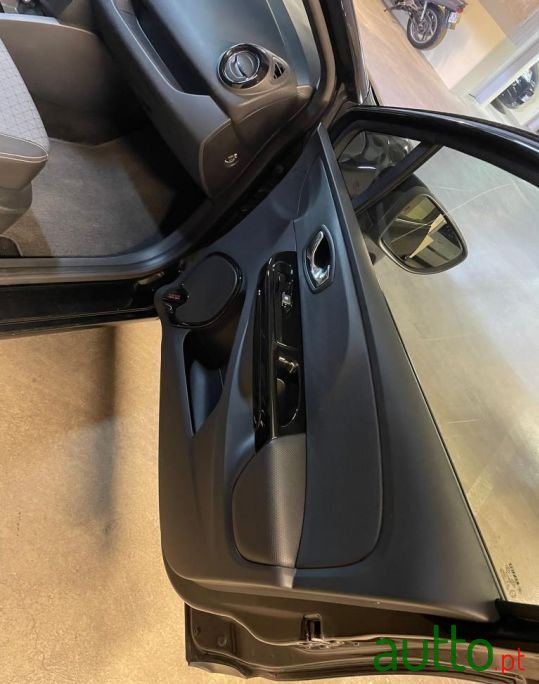 2013' Renault Clio photo #6