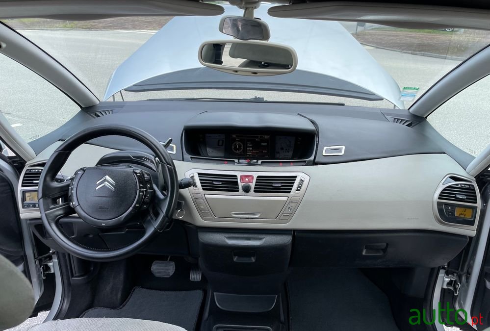 2007' Citroen C4 Grand Picasso photo #6