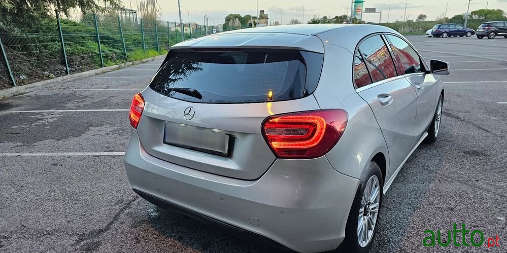 2015' Mercedes-Benz Classe A photo #3