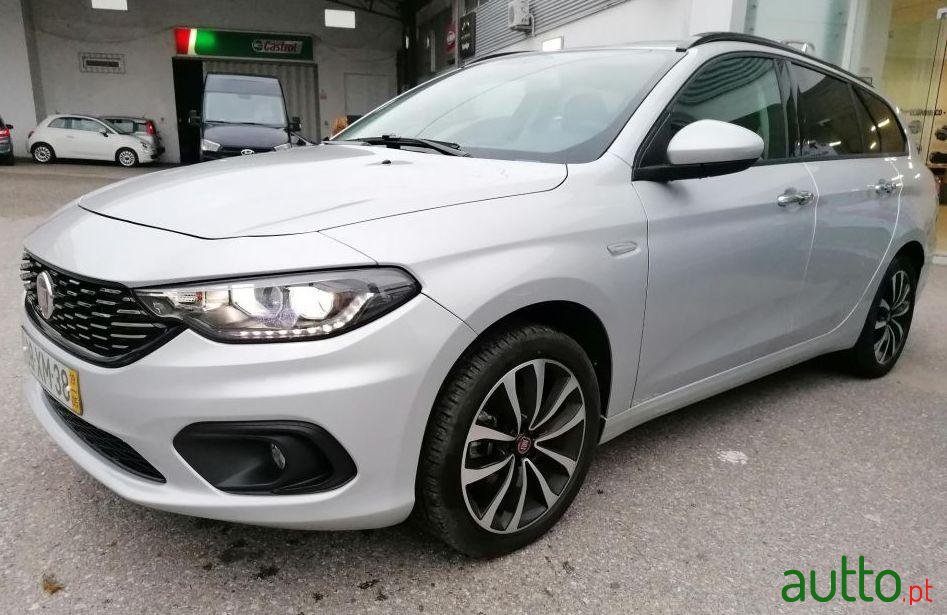 2019' Fiat Tipo Station Wagon photo #2