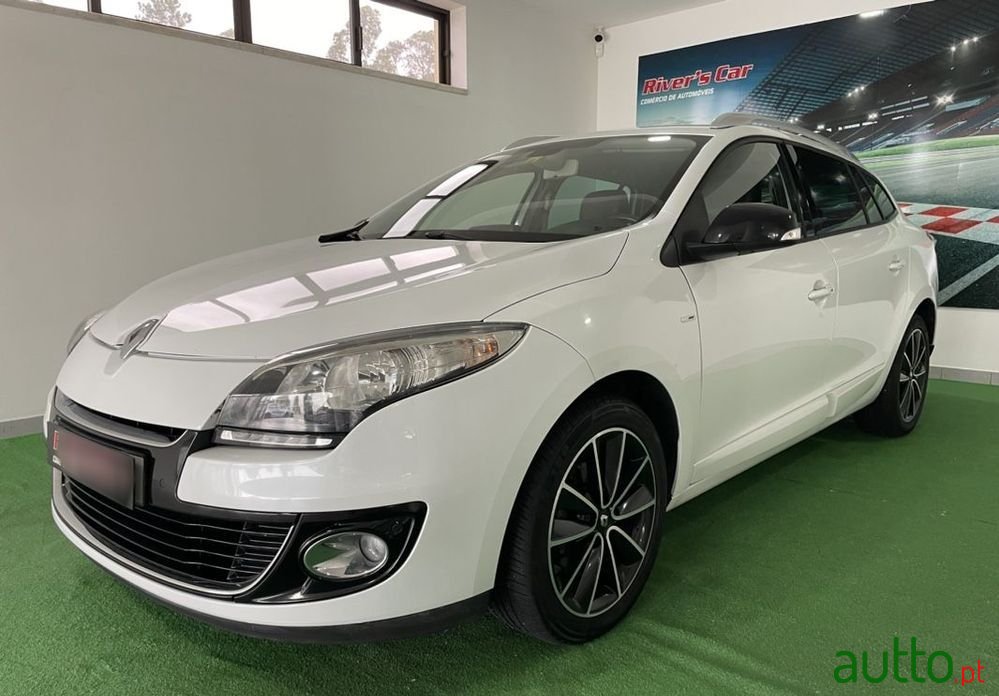 2012' Renault Megane Sport Tourer photo #1