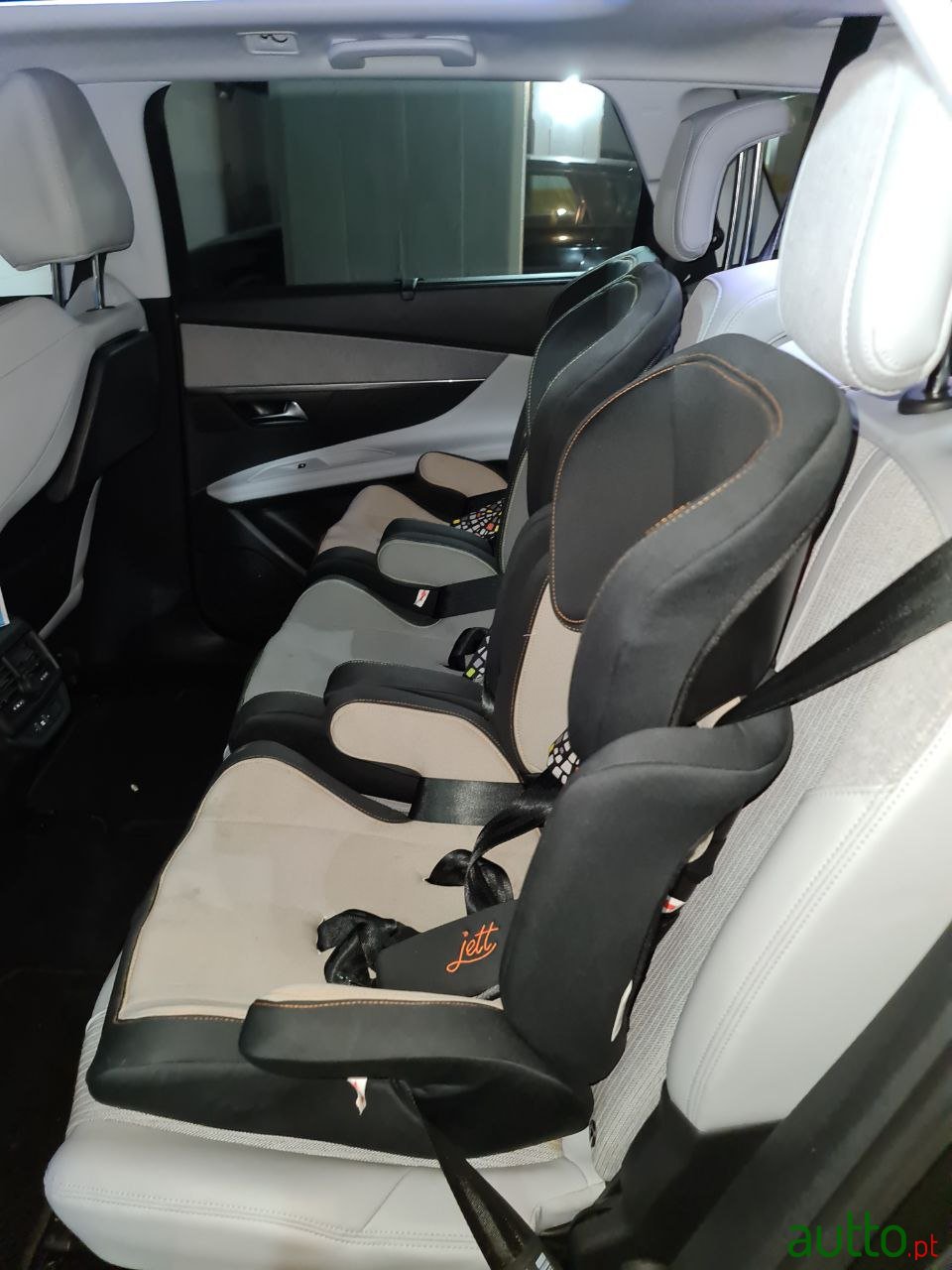 2018' Peugeot 5008 photo #2