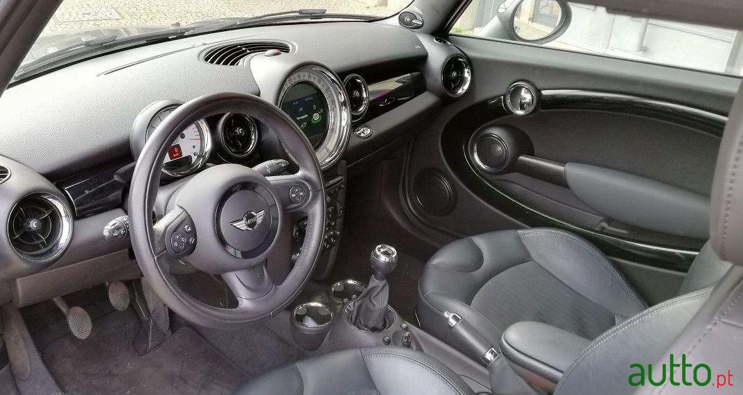 2012' MINI Cabrio Cooper D photo #1